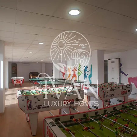Casa Hugo Ivan Luxury Homes 8ª Norte 1ª Linea *