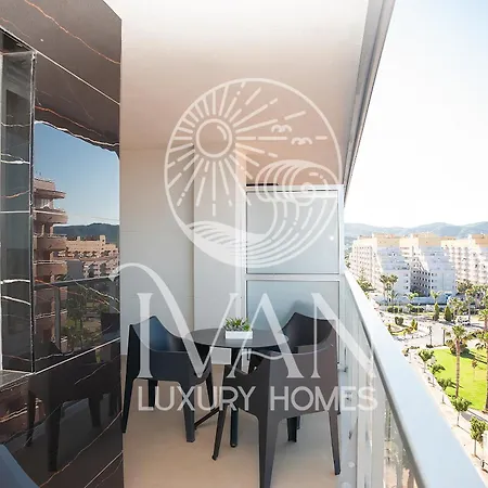 Casa Hugo Ivan Luxury Homes 8ª Norte 1ª Linea